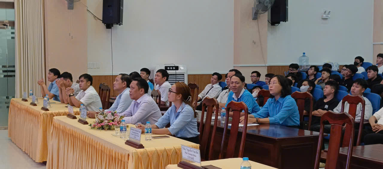 BUỔI GẶP GỠ, TRAO ĐỔI, CHIA SẺ GIỮA KHOA CƠ KHÍ VÀ TÂN SINH VIÊN KHÓA 2025